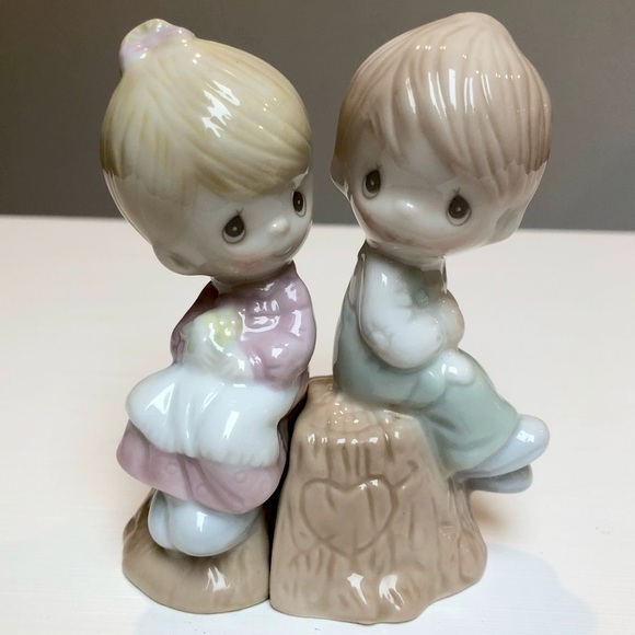 Precious Moments Salt & Pepper Shaker Set - Picture 2 of 6